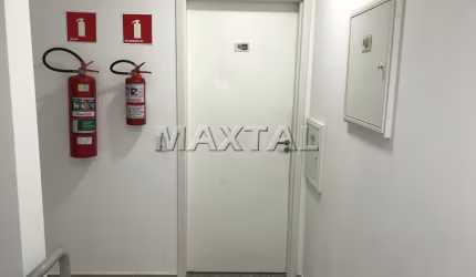 Apartamento de condomínio de 52m², 2 dormitórios, 1 sala, 1 vaga e  varanda.