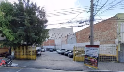 Terreno à venda com 400m² de área total e 9,00m de frente, no bairro do Brás.