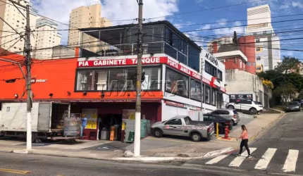 Galpão à venda com renda, com 4 banheiros e 318m². No Imirim, em avenida movimentada