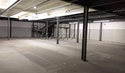 Galpão comercial à Venda de 1000 m². Com 2 banheiros e 8 vagas. No Bairro do LImão.