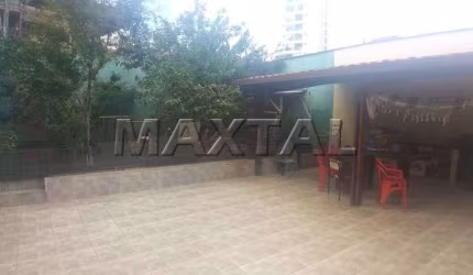 Casa na Parada Inglesa, com 4 dormitórios, 2 salas e 6 banheiros à venda.