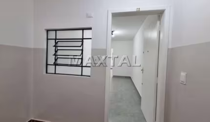 Apartamento Reformado para locação com 2 dormitórios, sala cozinha banheiro e lavanderia, na Luz.