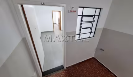 Apartamento Reformado na Luz travessa da Rua São Caetano. Com 2 Quartos, sala, cozinha e lavanderia.