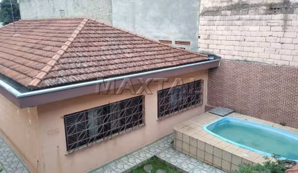 Casa com Piscina à venda com 3 dormitórios, 1 suíte  400 m² terreno e 4 vagas cobertas.