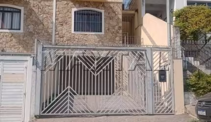 Sobrado à venda, 129m², com 3 dormitórios, 2 banheiros, 3 vagas de garagem na Vila Portuguesa