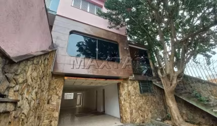 Sobrado de esquina à venda na Santa Terezinha. De 180m², com 3 dormitórios sendo 1 suíte e 5 vagas.