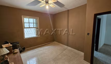 Casa com 210m², 3 quartos, 2 salas, 2 vagas, com edícula próximo a Alfredo Pujol e ao CPOR.