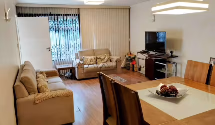 Casa à venda com 190m², 4 quartos com 1 suíte, 3 vagas, 4 banheiros e churrasqueira.