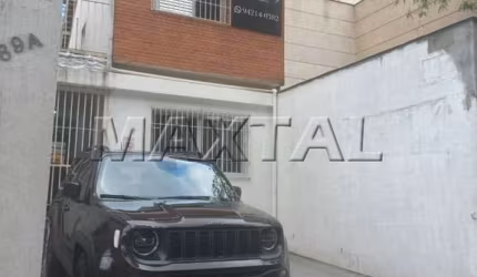 Casa residencial ou comercial, 4 salas, 2 banheiros e 2 vagas, Vila  Ester, 140m².