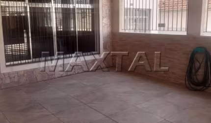 Sobrado à Venda no Bairro da Água Fria, de 200m². Com 2 dormitórios e 2 vagas.