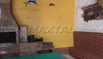 Casa térrea na Vila Brasilândia com 2 dormitórios sendo 1 suíte, 1 vaga e quintal.