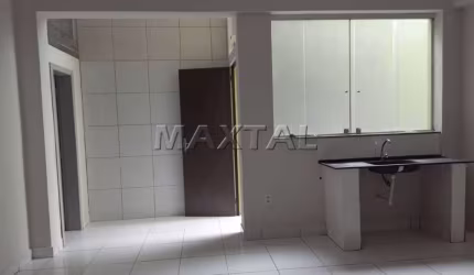 Casa em condomínio fechado para locação no Parque Peruche. De 60m², com 1 dormitório.