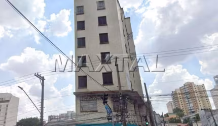 Prédio residencial com 2 lojas ao nível da rua na zona norte Vende-se