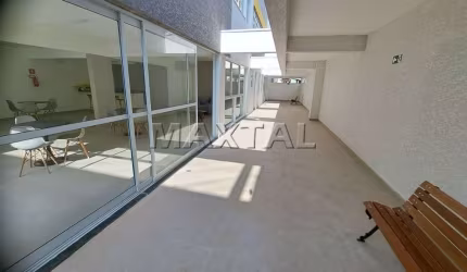 Apartamento novo com dois dormitórios, sala, cozinha americana, banheiro e área de serviço.