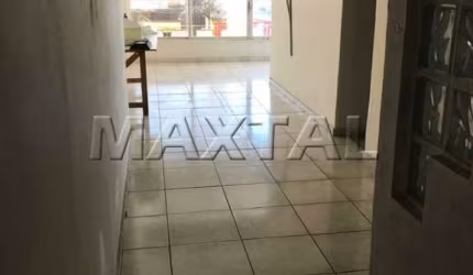 Apartamento de 2 andares com salão comercial 112m² 3 dormitórios, sala, copa, cozinha, e banheiro.