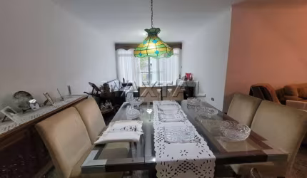 Casa térrea com 3 dormitórios, sendo 1 suíte, sala 3 ambientes e 4 vagas de garagem.