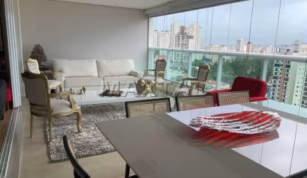 Apartamento com 140m²  3 dormitórios sendo 3 suítes , 3 banheiros e 3 vagas, na Santa Teresinha.