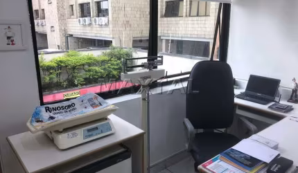 Sala Comercial à venda de 33m². Com 2 banheiros, 1 vaga de garagem, em Santana.