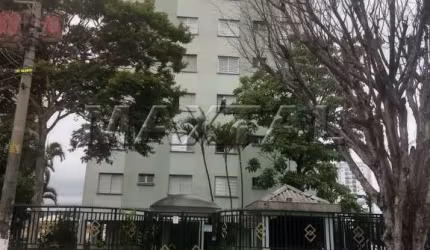 Apartamento à venda com 2 dormitórios e 1 vaga, a 1 quadra do Hipermercado, na Vila Amélia, de 73m².