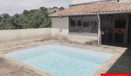 Sobrado à venda de 300m², com 5 dormitórios 2 suítes e 4 vagas de garagem no Jardim Guapira.