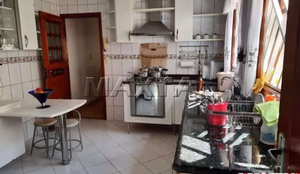 Sobrado à venda de 125m², 3 dormitórios, 5 banheiros e 4 vagas, na Vila Constança.