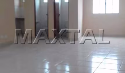 Galpão em Cajamar com 596m², com entrada para carreta. 2km da Rodovia Anhanguera.
