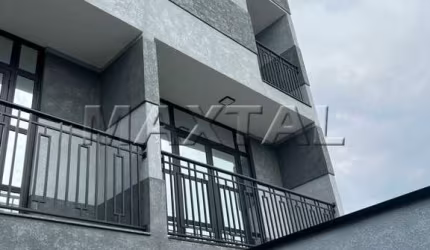 Sobrado à venda de 180m², com 3 suítes, 4 vagas e sacada, na Parada Inglesa.