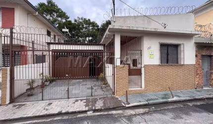 Casa térrea à venda em Santana próximo ao Campo de Marte, com 2 dormitórios e 5 vagas.