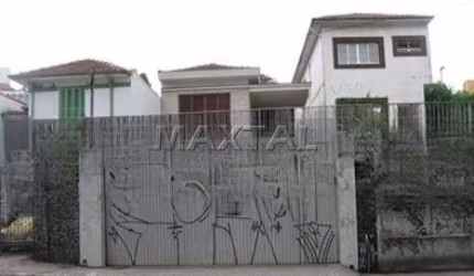 Casa Assobradada com 190m², 3 dormitórios, 4 banheiros e 4 vagas de garagem.