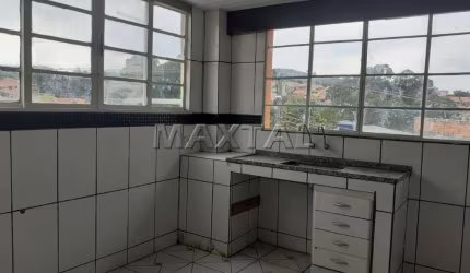 Sobrado em Guarulhos, de 300m². Com 8 dormitórios, sala, cozinha, quintal e 1 vaga.