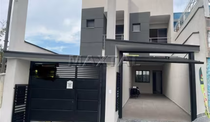 Sobrado à venda, de 110m², com 3 dormitórios, 1 suíte e 2 vagas - Vila Isolina Mazzei.