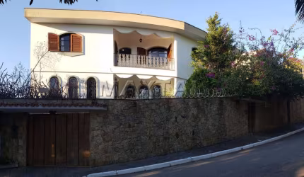 Sobrado à venda com 414m². Com 4 suítes e 6 vagas de garagem - Jardim Virginia Bianca.
