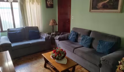 Casa com 185 m com e dormitórios ,Casa térrea com excelente espaço e localização!