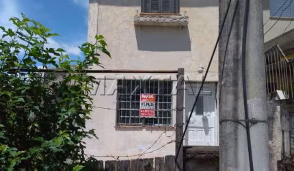 Sobrado à venda de 100m². Com 2 dormitórios e 1 vaga de garagem, na Vila Paulicéia.