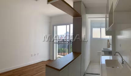 Apartamento 43m² à venda no Tucuruvi, 2 dormitórios, 1 banheiro, sala com varanda e 1 vaga.