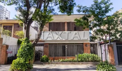 Sobrado à venda na Vila Pompéia, de 400m². Com 4 dormitórios, 1 suíte, 3 banheiros e 5 vagas.