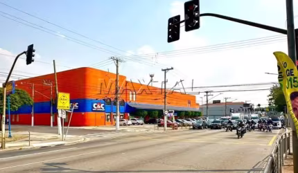 Ponto Comercial com 5.300m² de área, com 150 vagas, próximo a Av. Anália Franco.