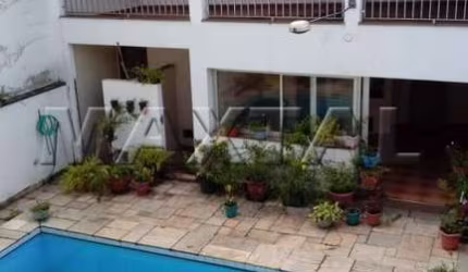 Sobrado à venda de 2 andares, 4 dormitórios. 6 vagas e piscina, no Jardim França.