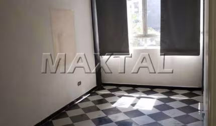 Sobreloja comercial para locação, de 85m²,com 1 banheiro, na Avenida Santa Inês.