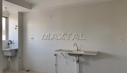 Apartamento 37,42m²  à venda na Vila Pauliceia. Com 2 dormitórios, sala com varanda, 1 vaga