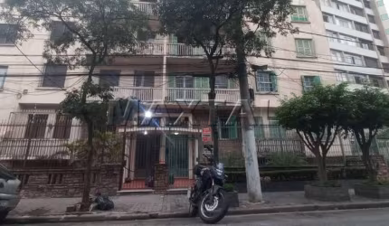 Apartamento vago para venda de 2 dormitórios e 1 vaga, com aproximados 80 m²