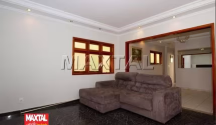 Sobrado à venda de 288m², com 3 dormitórios, 1 suíte e 2 vagas, no Chora Menino.