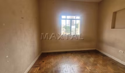 Casa assobradada para locação com 1 dormitório e cozinha, no Jardim São Paulo.
