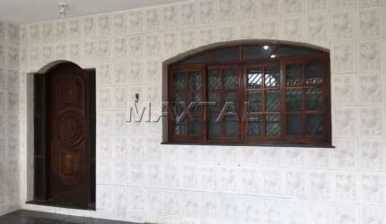 Sobrado de 3 andares à venda, de 138m², na Vila Sabrina, com edícula e quintal.