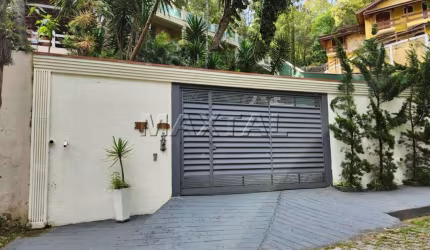 Casa de Condomínio Parque Suiça à venda, 2 dormitórios, 4 banheiros, 3 vagas e piscina.