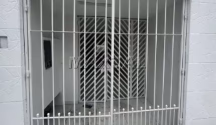 Salão comercial de 168m² em Santana com 2 banheiros, área de lavanderia e cozinha.