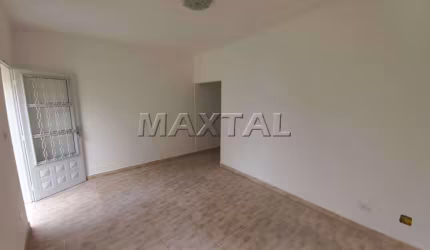 Casa em vila com 40m², 1 dormitório, 1 sala, cozinha, banheiro e área de serviço.