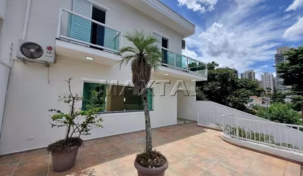 Sobrado à venda de 300m² com 3 suítes, sala ampla e 2 vagas na Santa Teresinha, Região de Santana.