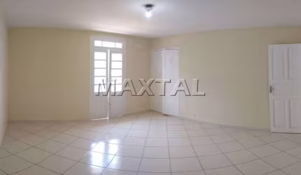 Casa assobradada com 2 dormitórios, 1 banheiro, 1 área de serviço, 80m²  em Santana locação