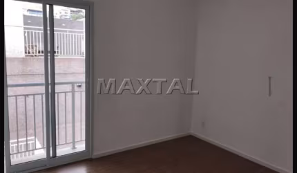Apartamento de Condomínio, 47m², 2 dormitórios, 1 sala, 1 banheiro, área de serviço e varanda.